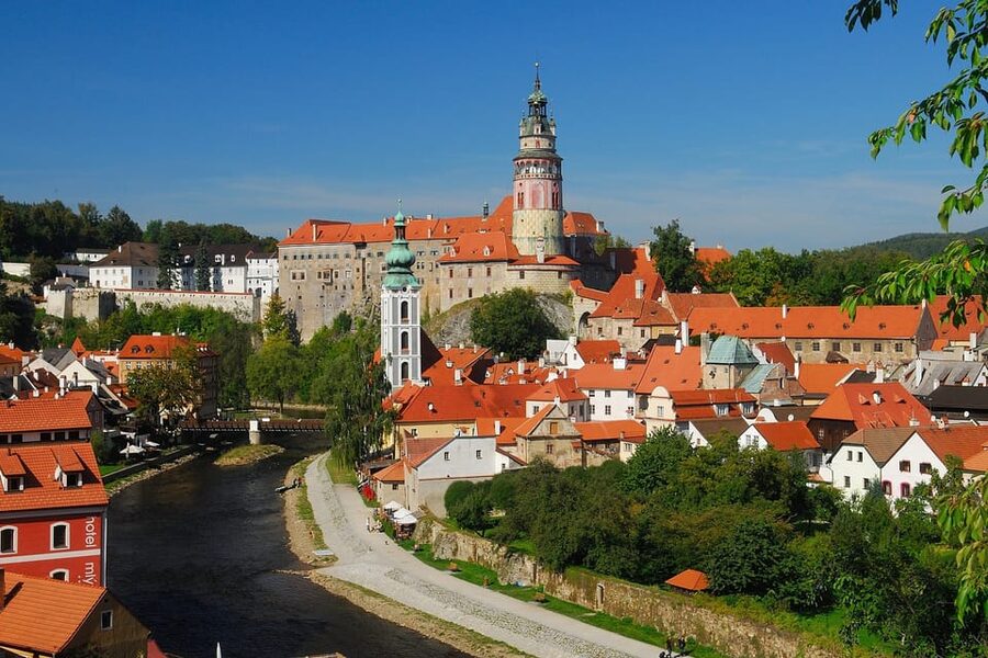 Linz: Private Day Trip to Cesky Krumlov - What the $882 group price really buys