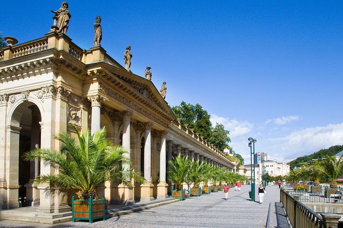 Luxury vintage car cabro replica tour to Carlsbad - From Prague to Carlsbad in a vintage cabrio