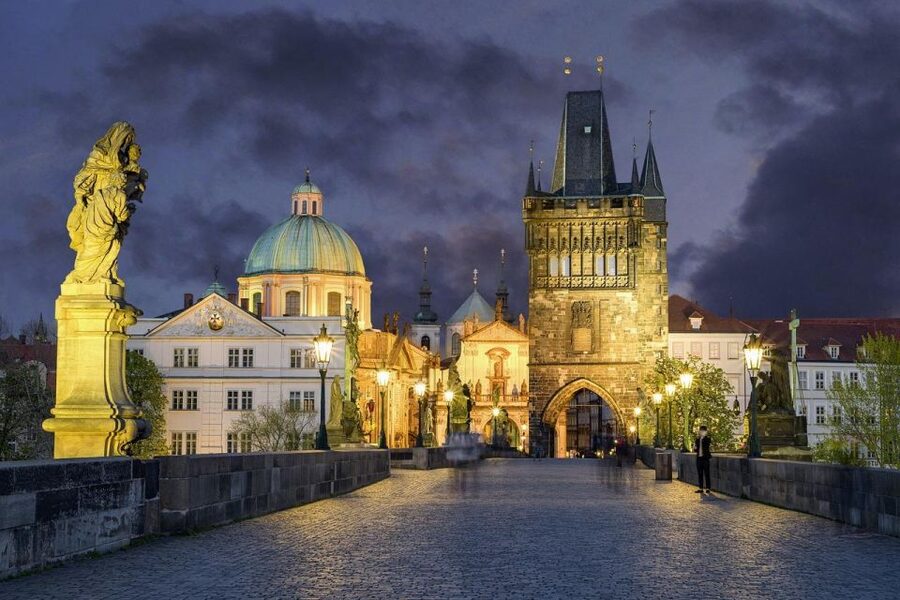 Night tour: Dark Side of Prague with Craft Beer - Alchemists, masons, and old Prague legends