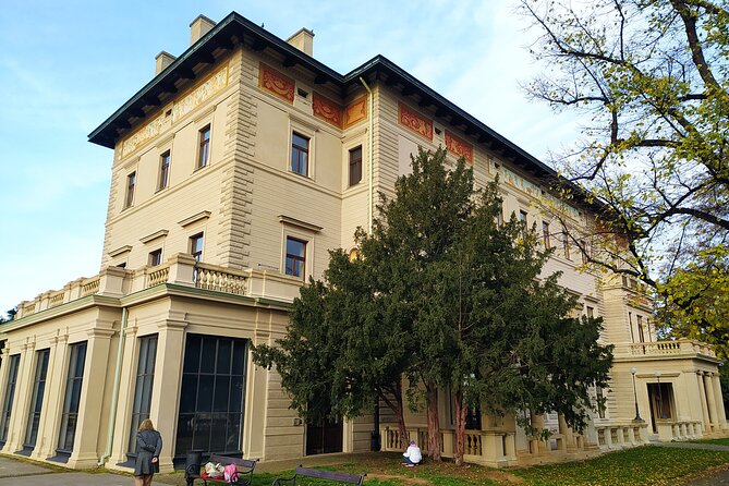 Non-touristy Prague - Cozy Neighborhoods - Private Tour - Parukářka Park brings open views