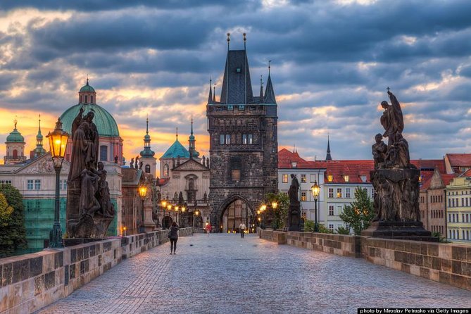 Pedestrian tour of Prague in Spanish - Why this Spanish walking tour works well in Prague
