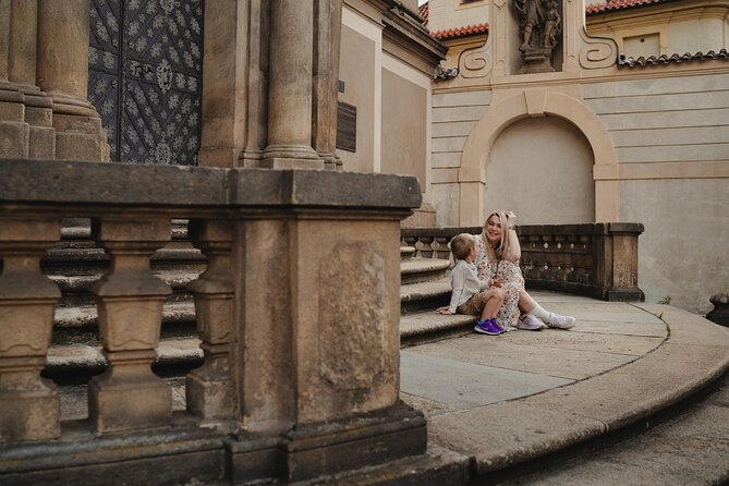 Photographer in Prague, private photoshoot - How the posing and styling help