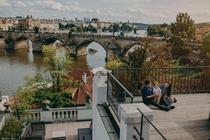 photoshoot in prague - Charles Bridge: the closing frame