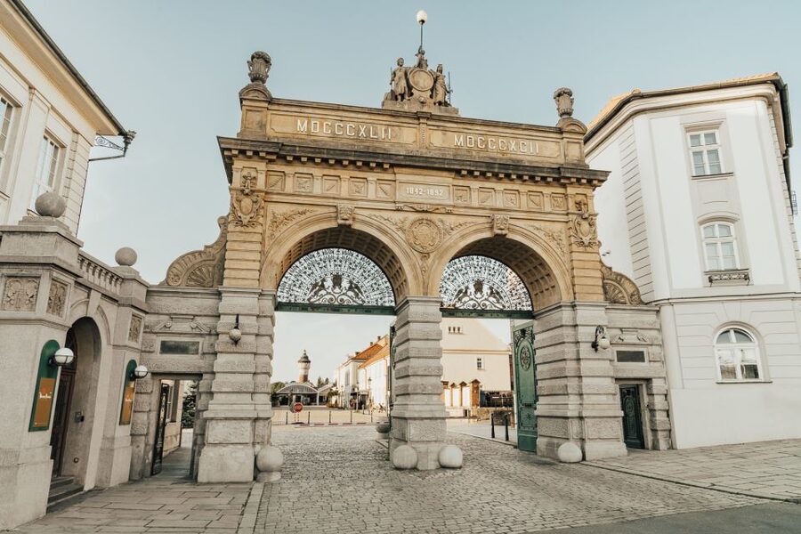 Pilsen: Pilsner Urquell Brewery Tour with Beer Tasting - Start at the Visitor Center on U Prazdroje