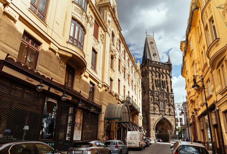 Prague: 1.5-Hour Private Kick-Start Tour with a Local - Seeing Charles Bridge without trying to do too much
