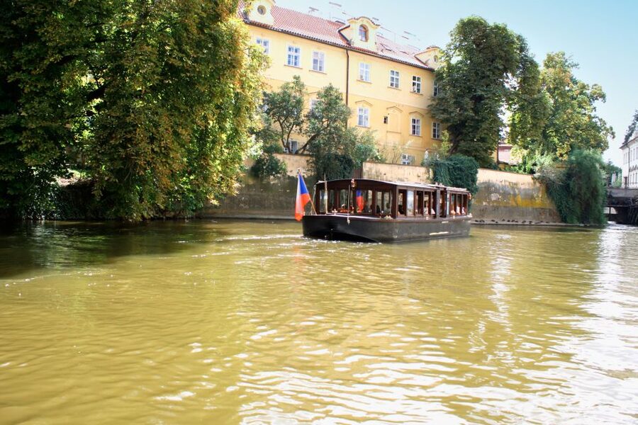 Prague: 1.5-Hour River Boat Cruise and Guided Tour - Starting behind Charles Bridge at Mostecká 4