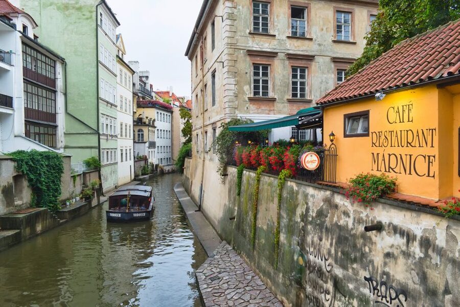 Prague: 1.5-Hour River Boat Cruise and Guided Tour - Entering Prague’s Little Venice by boat