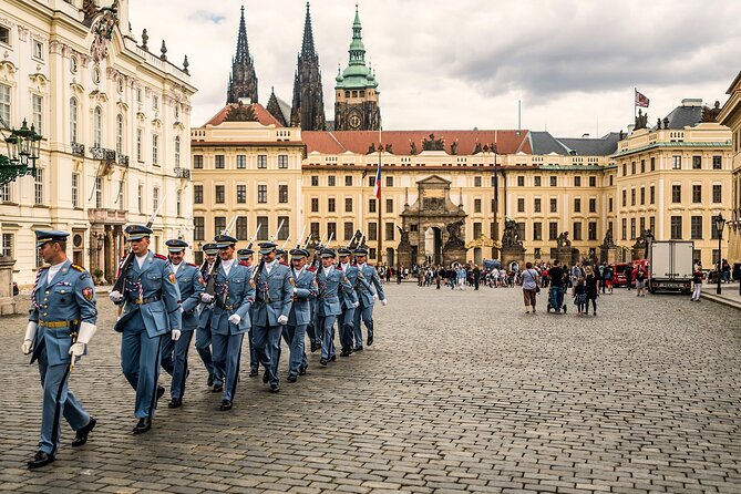 Prague: 1-Hour Castle Tour With Fast-GET Admission Ticket - Starting at Pohořelec and crossing Hradčany