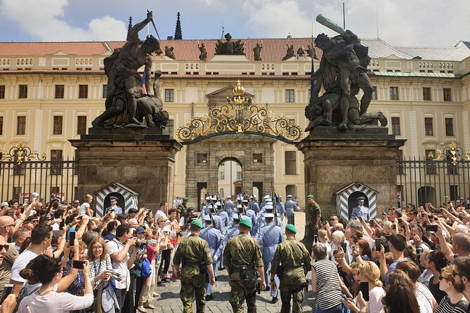 Prague: 1-Hour Castle Tour With Fast-GET Admission Ticket - The guides make or break the experience