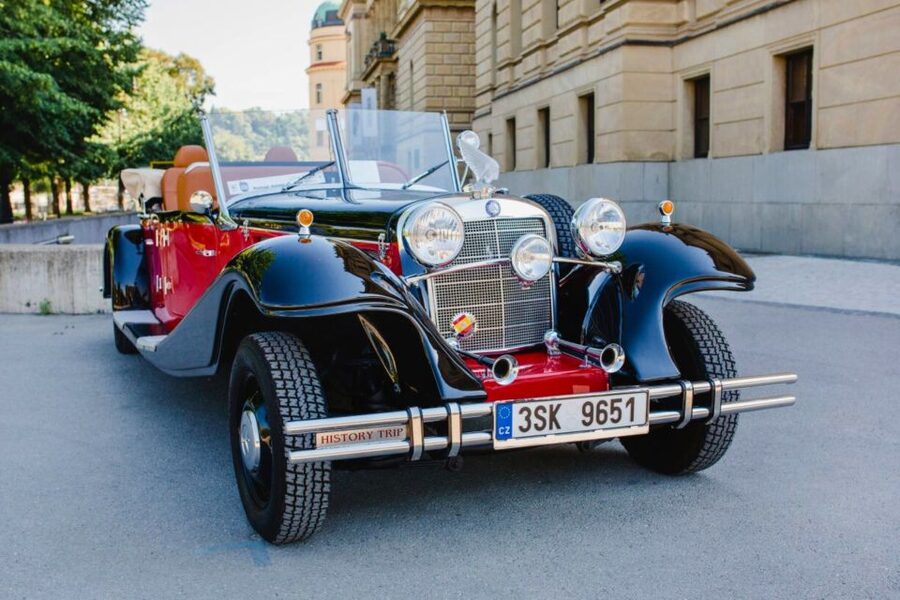 Prague: 1-Hour Private Tour in Vintage Car - Crossing toward Charles Bridge