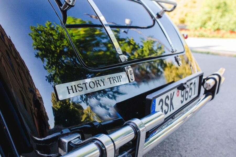Prague: 1-Hour Private Tour in Vintage Car - Prague Castle and Hradčany views