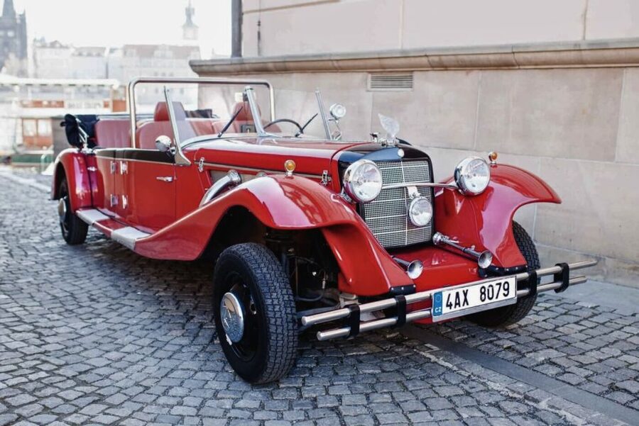 Prague: 1-Hour Private Tour in Vintage Car - St. Nicholas Church and Lennon Wall