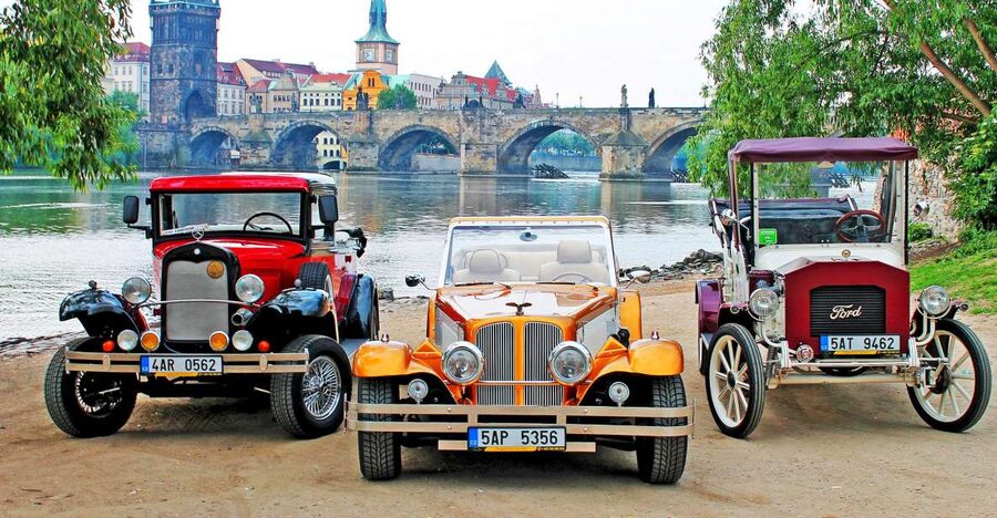 Prague: 1-Hour Vintage Car Tour - Prague Castle and the city’s grand viewpoints