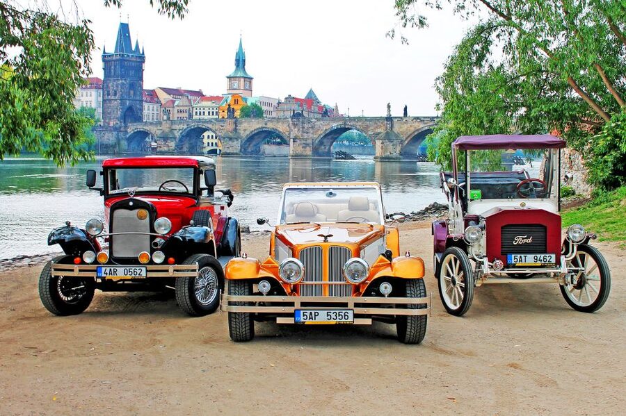 Prague: 1-Hour Vintage Car Tour - Old Town from the back seat