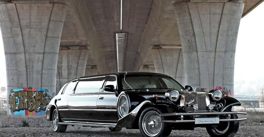 Prague: 1-Hour Vintage Limousine Rental - A one-hour celebration on Prague’s streets