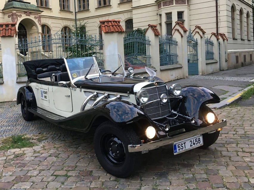 Prague: 120min Private Tour in Vintage Car, up to 6people! - Prague Castle and Hradčany’s grand buildings