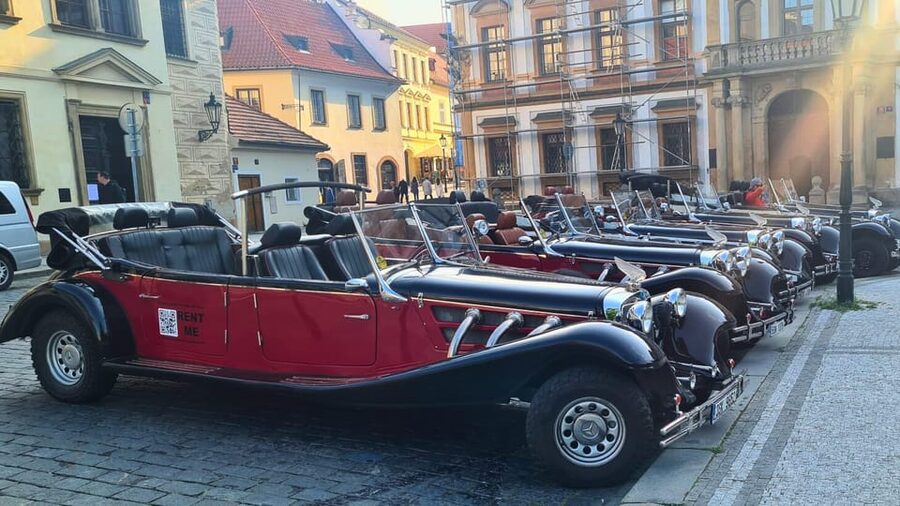 Prague: 120min Private Tour in Vintage Car, up to 6people! - New Town, the Dancing House, and Wenceslas Square