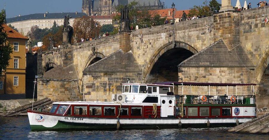 Prague: 2-Hour Lunch Cruise on the Vltava River - A relaxed cruise, not a history lesson