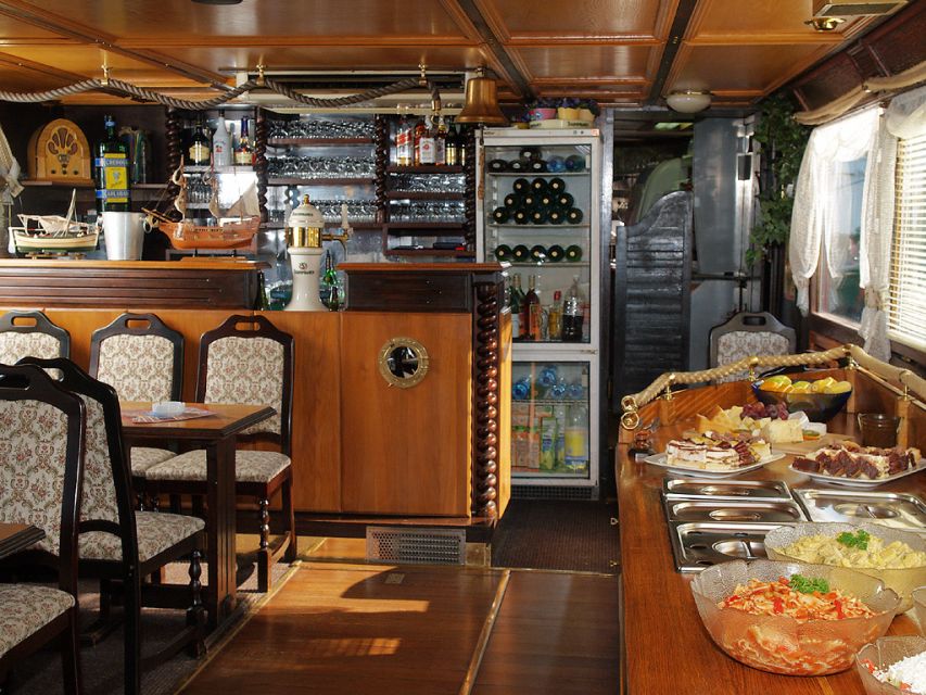 Prague: 2-Hour Lunch Cruise on the Vltava River - Getting to the boat from Old Town Square