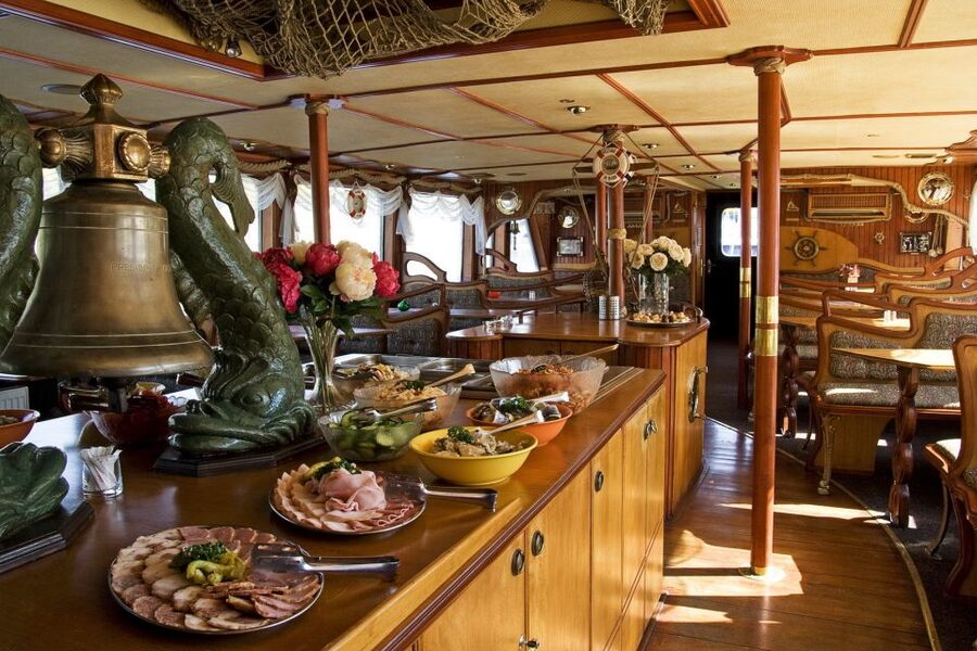 Prague: 2-Hour Lunch Cruise on the Vltava River - Who will enjoy this lunch cruise?