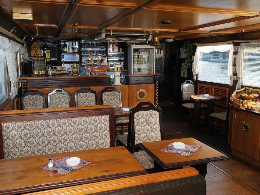 Prague: 2-Hour Lunch Cruise on the Vltava River - Final verdict: book it for food and views