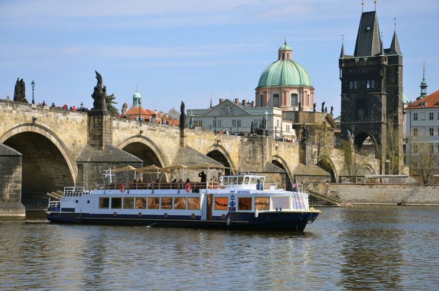 Prague: 2-Hour Lunch Cruise on the Vltava River - Lunch on board: the main practical benefit