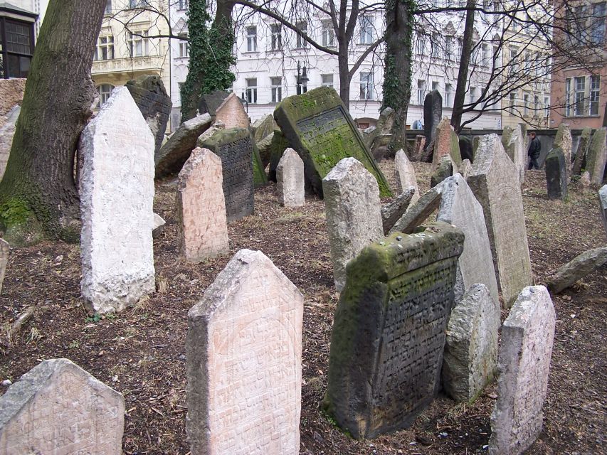Prague: 2-Hour Old Town and Jewish Ghetto Walking Tour - The House of the Black Madonna and St. James