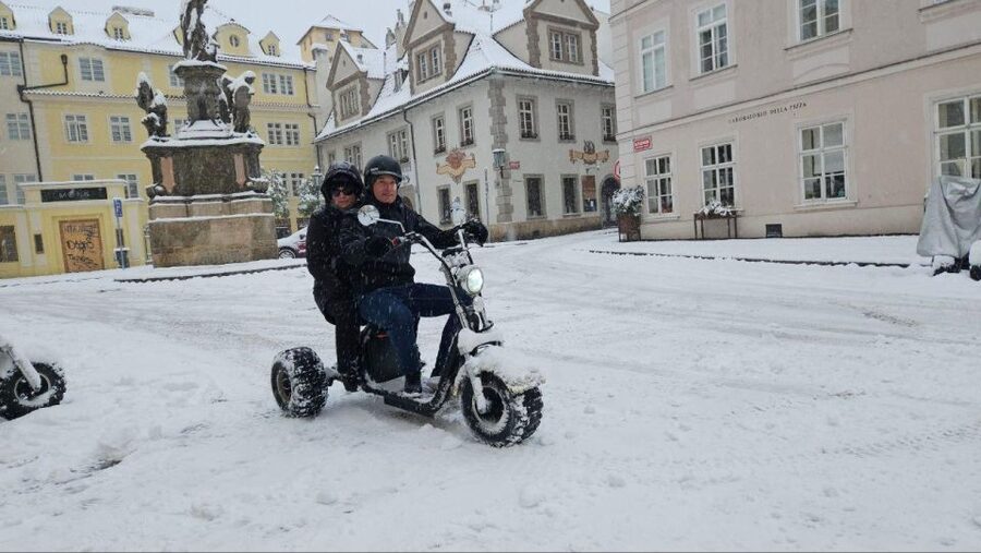 Prague: 2-Hour Trike Live Guided Tour of Old Town - How the guide shapes the experience
