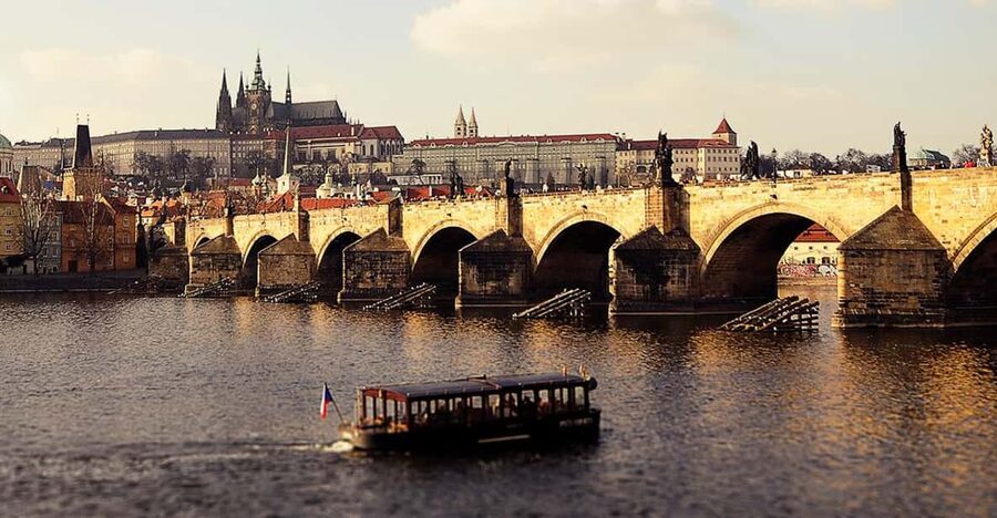 Prague: 2 hours city tour + 1 hour boat cruise - A quick map of Prague in three hours
