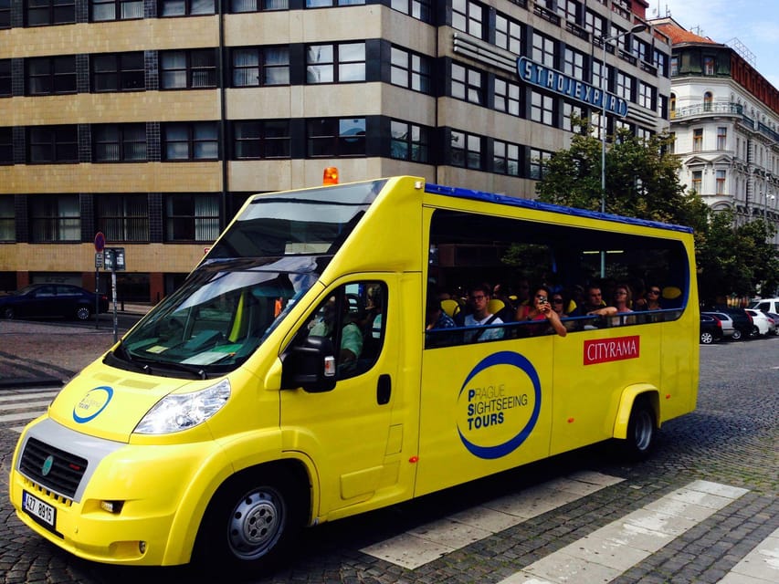 Prague: 2 hours city tour + 1 hour boat cruise - Charles Bridge and the river crossing