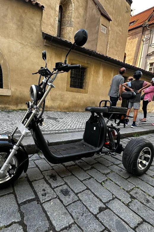 Prague: 2 hours FUN TRIKE tour in Prague with guide - Riding to Prague Castle
