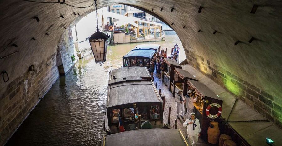 Prague: 3–Hour Castle Grounds Walking Tour and River Cruise - A Three-Hour Introduction to Prague