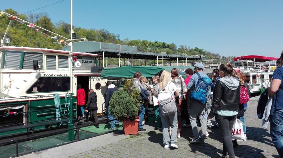 Prague: 3-hour Evening River Cruise with Dinner - What this Prague night cruise is really like