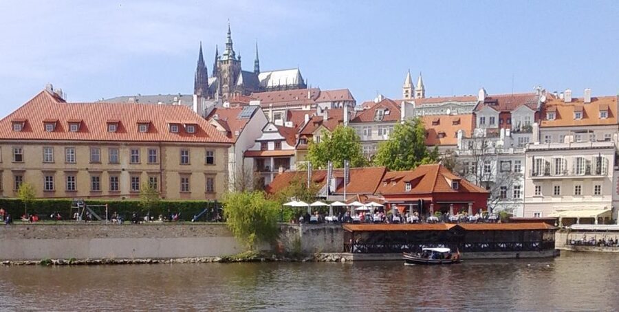 Prague: 3-hour Evening River Cruise with Dinner - The boarding process and timing