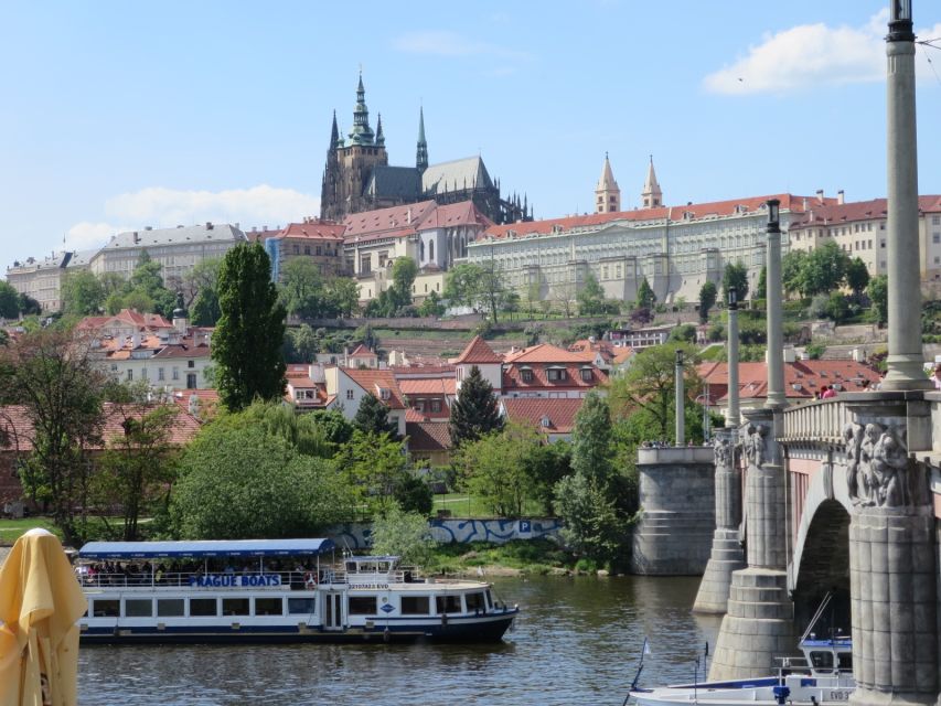 Prague: 3-hour Evening River Cruise with Dinner - How the itinerary fits into your Prague evening
