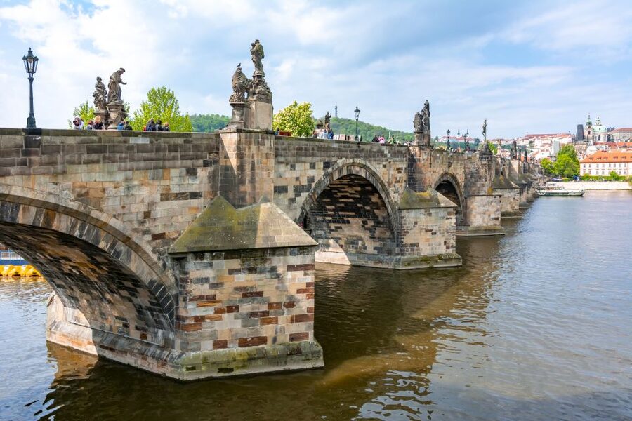 Prague: 3-Hour Old Town and Prague Castle Tour in German - German language and group size