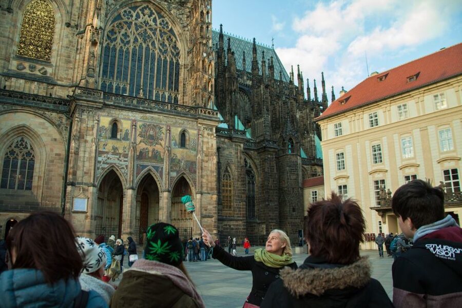 Prague: 3-Hour Old Town and Prague Castle Tour in German - Prague Castle and the final climb