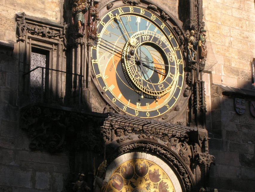 Prague: 3-Hour Old Town and Prague Castle Tour in German - How demanding are three hours on foot?