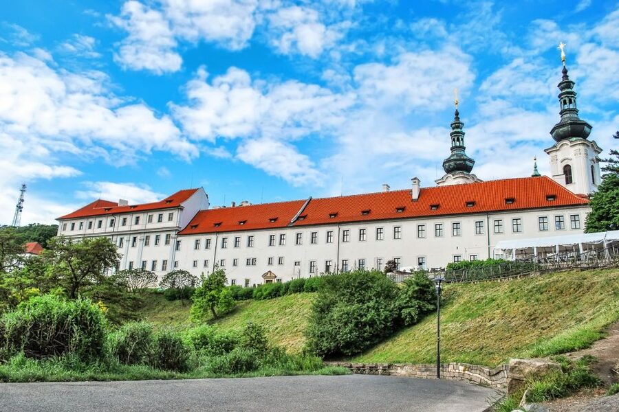 Prague: 4-Hour Segway and Scooter Tour with Lunch and Drinks - What the $118 price really buys