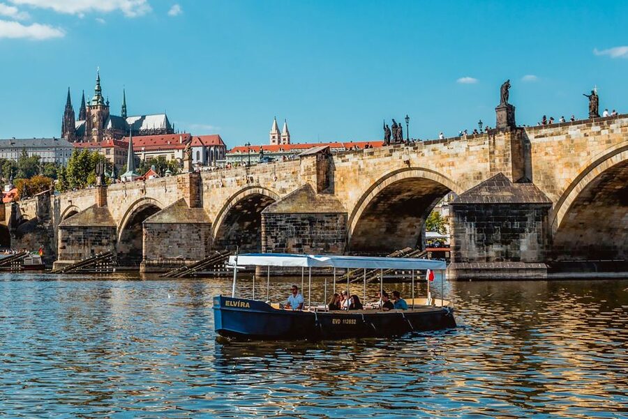 Prague: 45-Minute Sightseeing Cruise to Devil's Channel - What the small boat changes