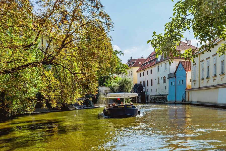 Prague: 45-Minute Sightseeing Cruise to Devil's Channel - Who should choose this cruise