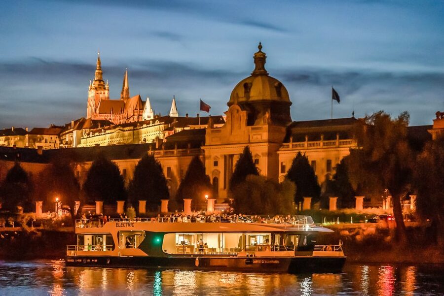 Prague: 50-Minute Sightseeing Evening Cruise - Štvanice Island and the return trip