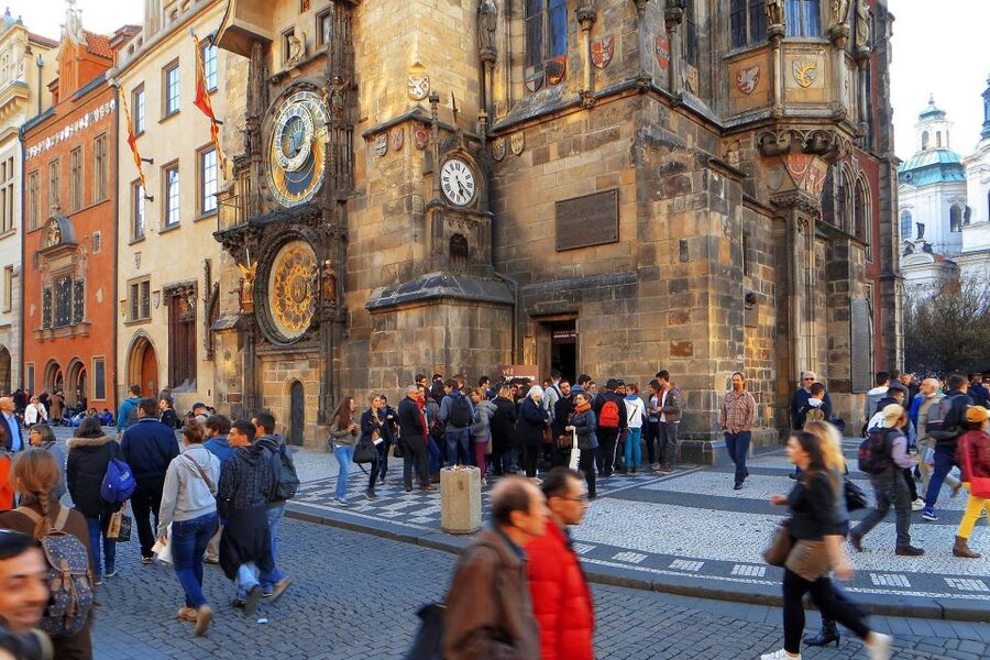 Prague: 6-Hour City Tour including Cruise and Lunch - Starting in Old Town Square