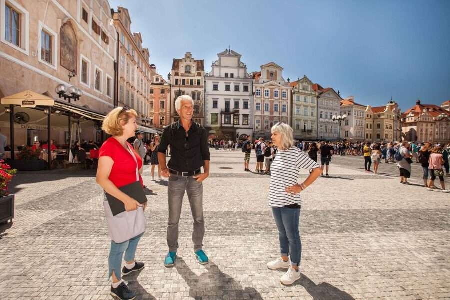 Prague: 6-Hour City Tour including Cruise and Lunch - Who should book this Prague tour?