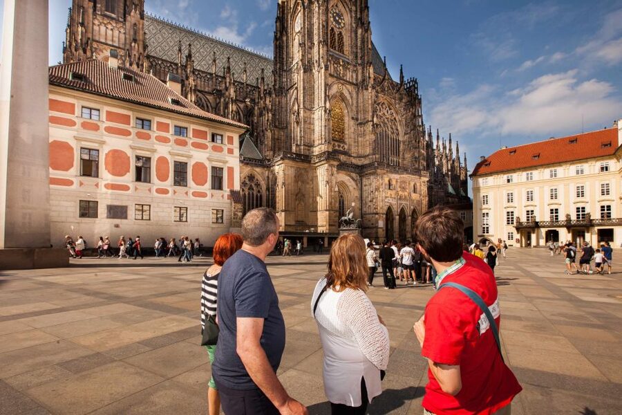 Prague: 6-Hour City Tour including Cruise and Lunch - Charles Bridge and the Lesser Town