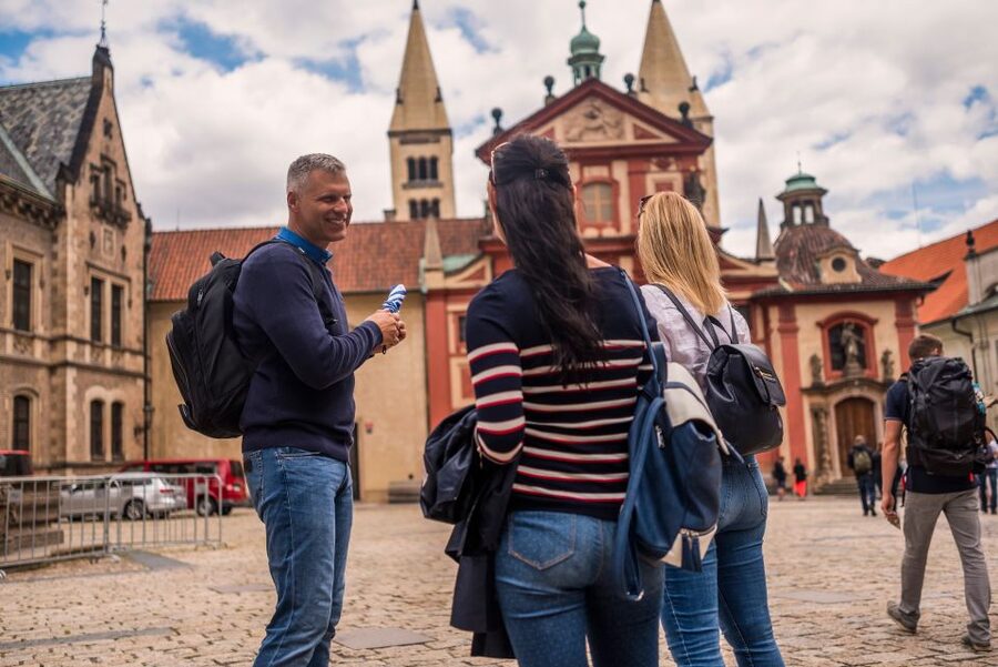 Prague: 6-Hour Tour with River Boat Cruise and Lunch - Hradcany and the approach to the Castle
