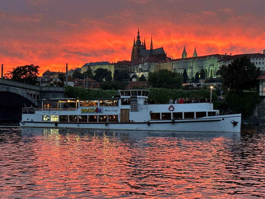 Prague: Advent Boat Cruise with Sweets and Hot Drinks - Key points to know before booking
