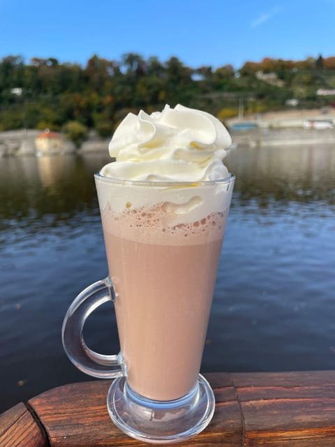 Prague: Advent Boat Cruise with Sweets and Hot Drinks - Christmas carols, sweets, and your hot drink