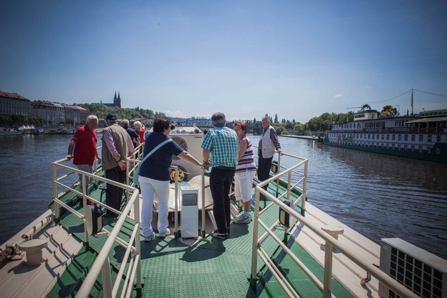 Prague: Afternoon Beer Cruise with Drinks Included - Seeing Prague from the Vltava