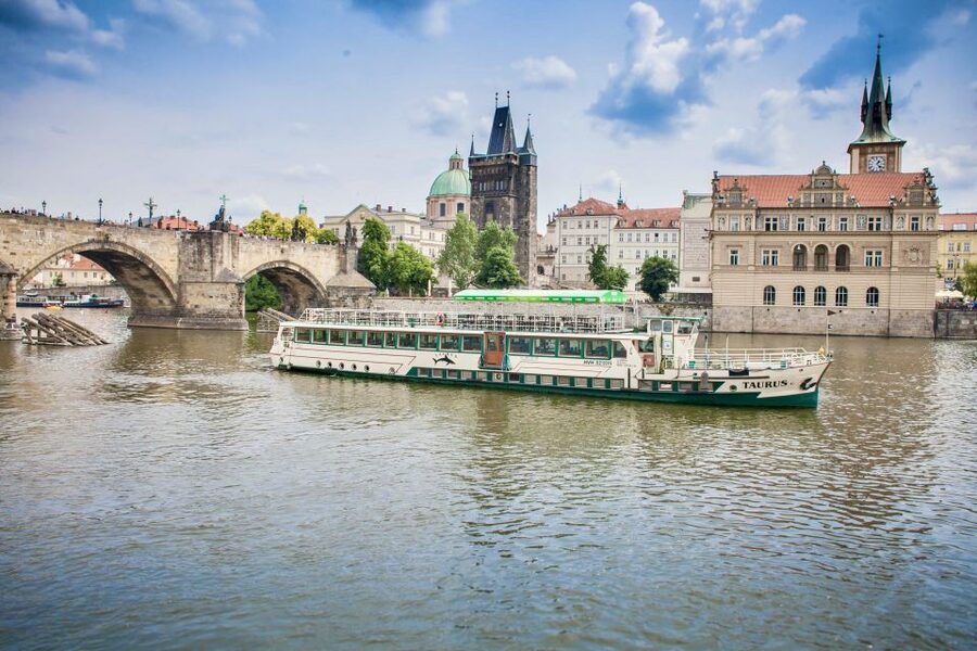 Prague: Afternoon Beer Cruise with Drinks Included - Štvanice Island and the return trip